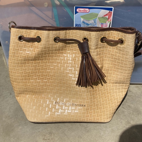 Dooney and Bourke Purse🌼 - Picture 1 of 9